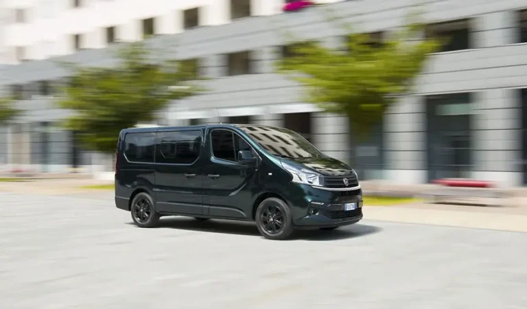 location minibus leader rent